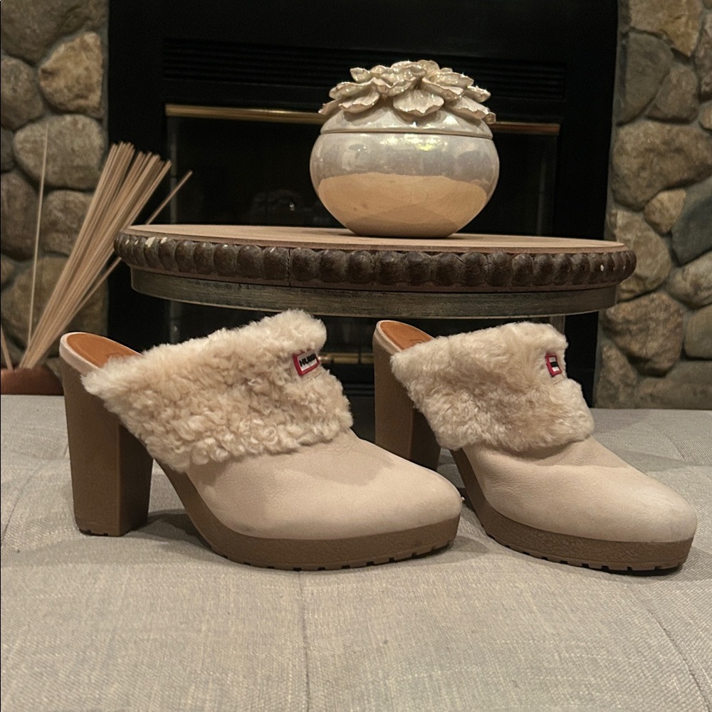 Hunter Creme Fur Clog Mules Size 8